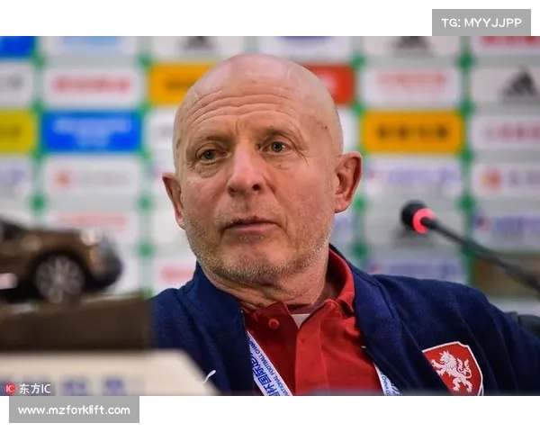 捷克主帅哈谢克如何从失利中汲取教训重振球队信心